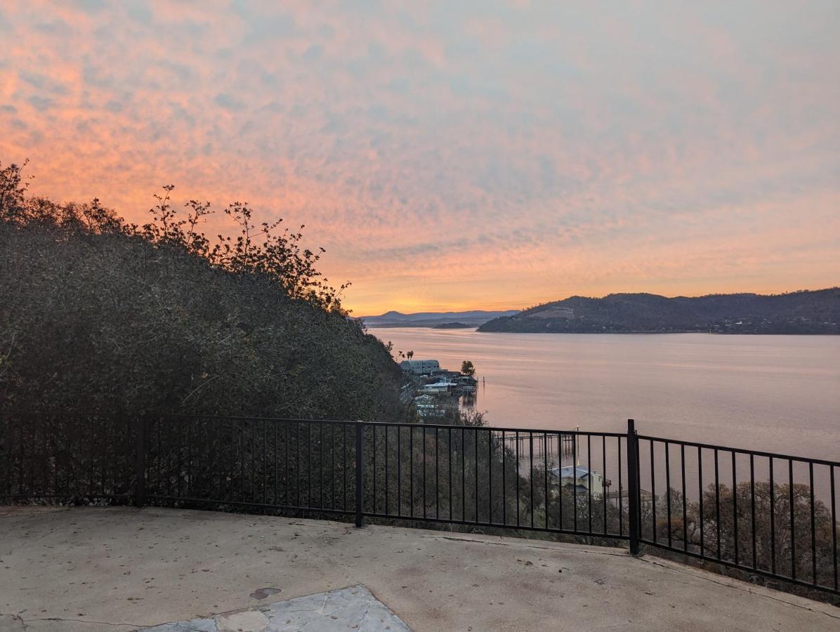 A Lake, A Mountain And The House With The Red Door Clearlake Bagian luar foto